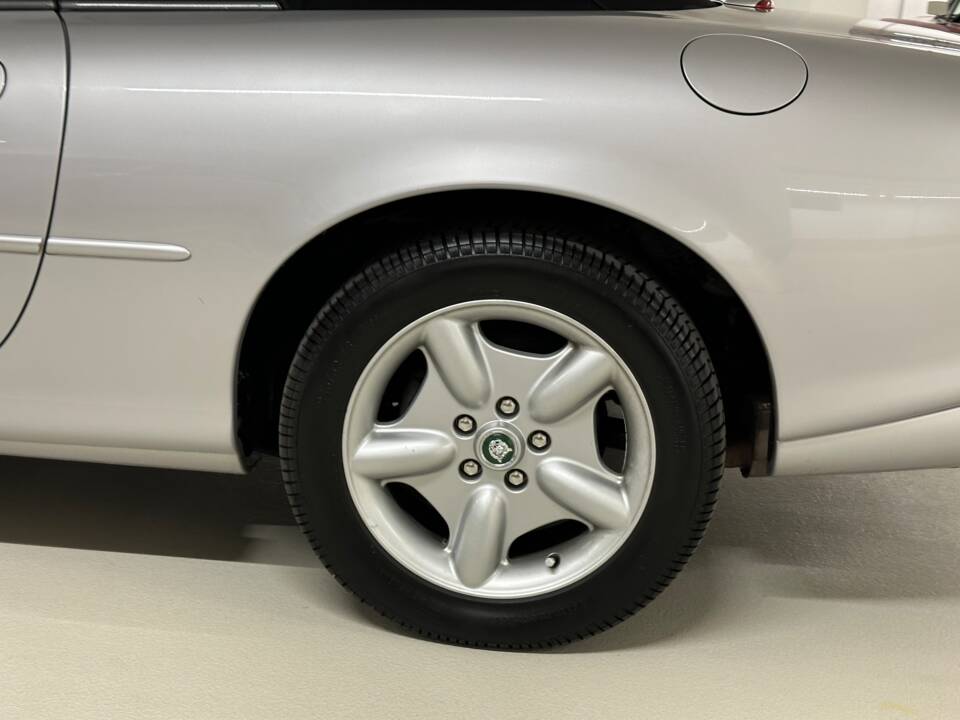 Afbeelding 12/17 van Jaguar XK8 4.0 (2002)