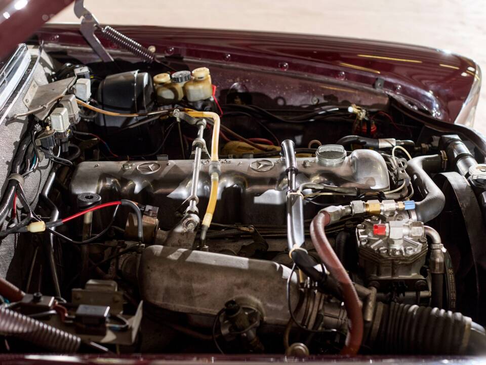 Bild 37/47 von Mercedes-Benz 280 SE (1970)