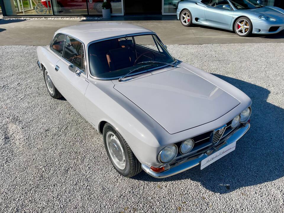 Image 43/47 de Alfa Romeo 1750 GT Veloce (1968)