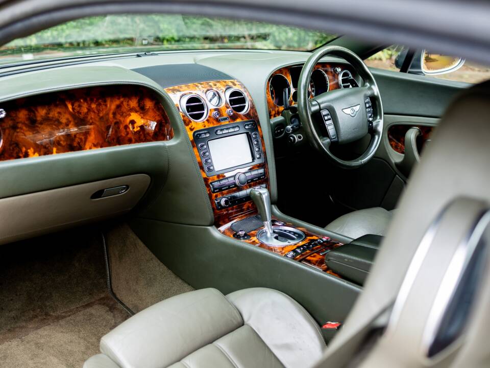 Image 26/50 de Bentley Continental GT (2004)
