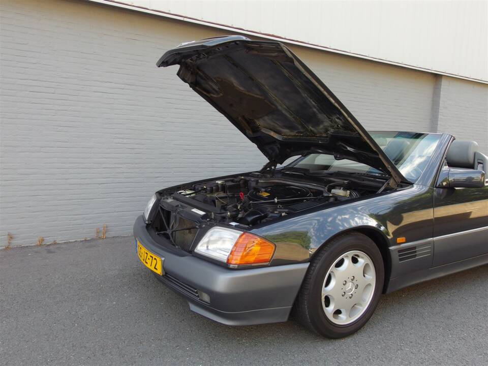 Image 82/96 of Mercedes-Benz 300 SL (1992)