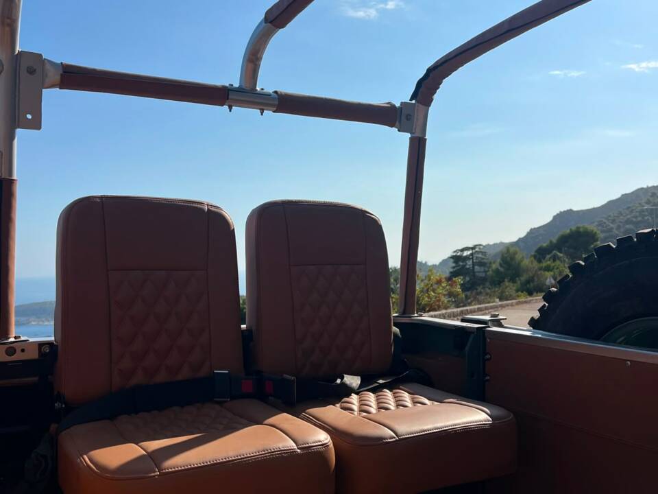 Bild 5/16 von Land Rover Defender 110 300Tdi (1998)