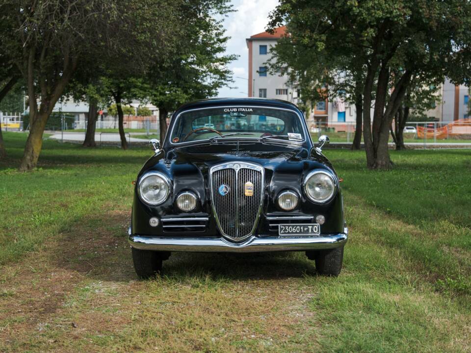 Image 2/97 of Lancia Aurelia B20 GT 2500 (1957)