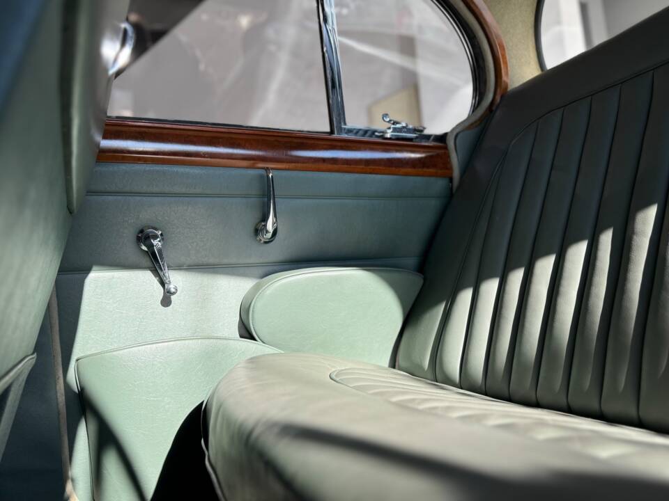 Bild 24/29 von Jaguar Mk II 3.4 (1962)