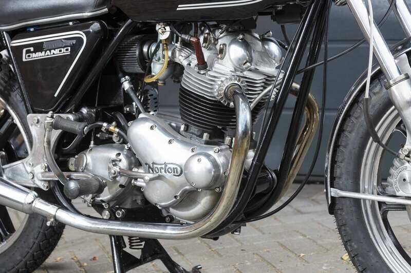 Image 22/30 of Norton Commando 750 Roadster (1972)