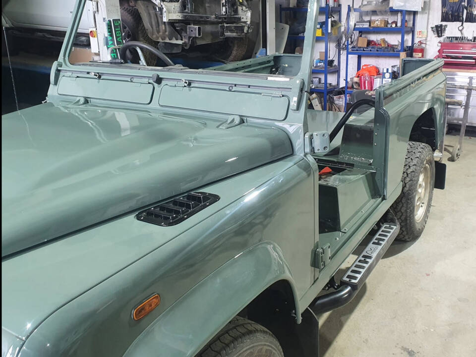 Image 23/62 de Land Rover Defender 90 (2003)