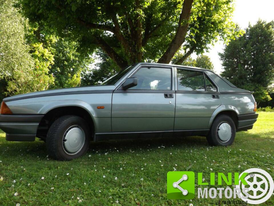 Image 5/10 of Alfa Romeo 75 1.8 Turbo (1986)