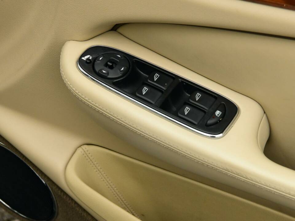 Image 43/50 of Jaguar XJ 8 4.2 (2008)