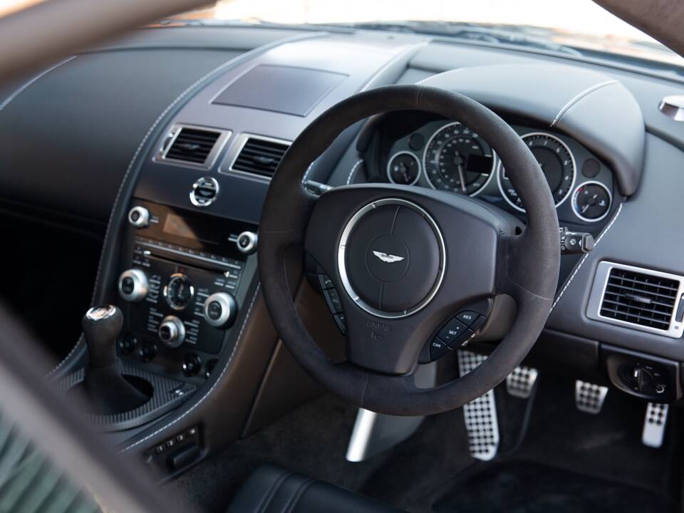 Bild 68/84 von Aston Martin V12 Vantage (2010)