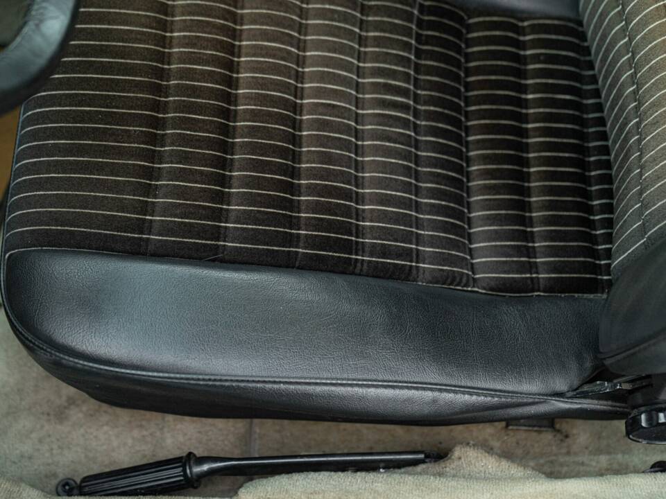 Bild 31/50 von Porsche 944 (1985)