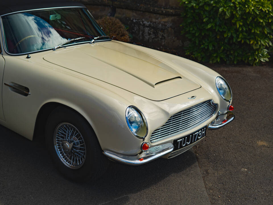 Bild 9/62 von Aston Martin DB 6 Mk II Volante (1970)