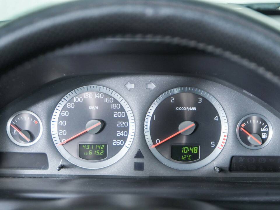 Image 19/36 of Volvo V70 D5 (2008)