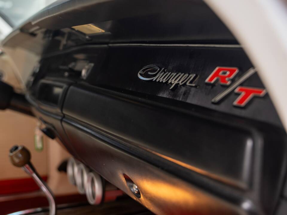 Image 9/24 of Dodge Charger R/T (1969)