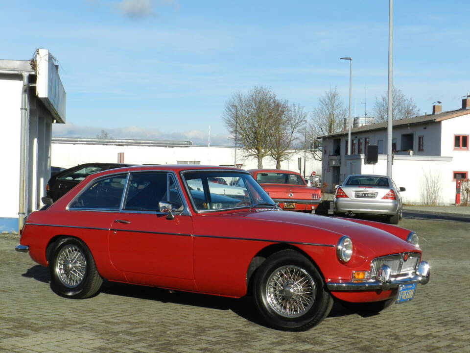 Imagen 65/75 de MG MGB GT (1969)