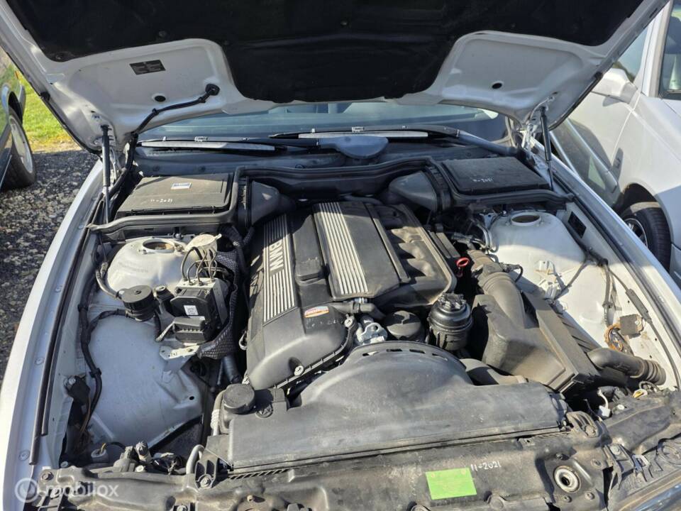 Imagen 28/37 de BMW 523i (1999)