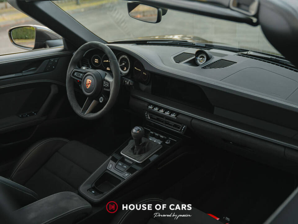 Image 31/50 of Porsche 911 Targa 4 GTS (2023)