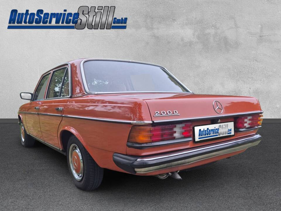Image 4/41 of Mercedes-Benz 200 D (1981)