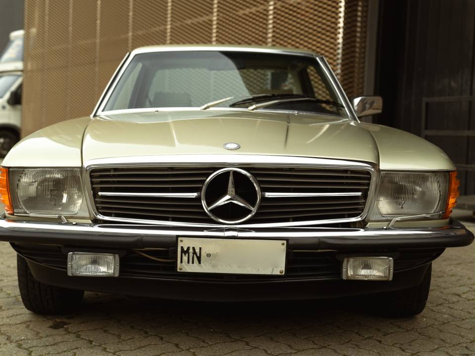 Image 6/44 de Mercedes-Benz 500 SL (1984)