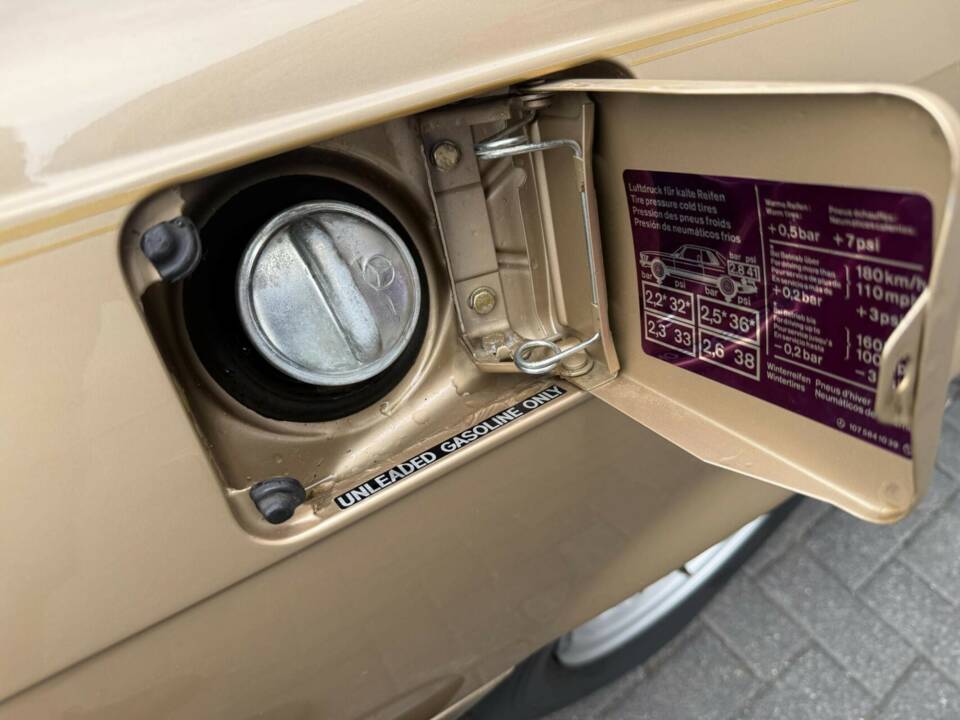 Obraz 22/50 pojazdu Mercedes-Benz 380 SL (1983)