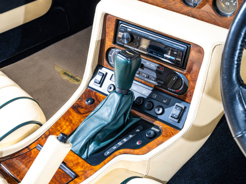 Image 15/36 de Aston Martin Virage Volante (1995)
