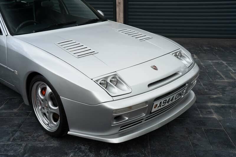 Immagine 7/50 di Porsche 944 Turbo (1990)