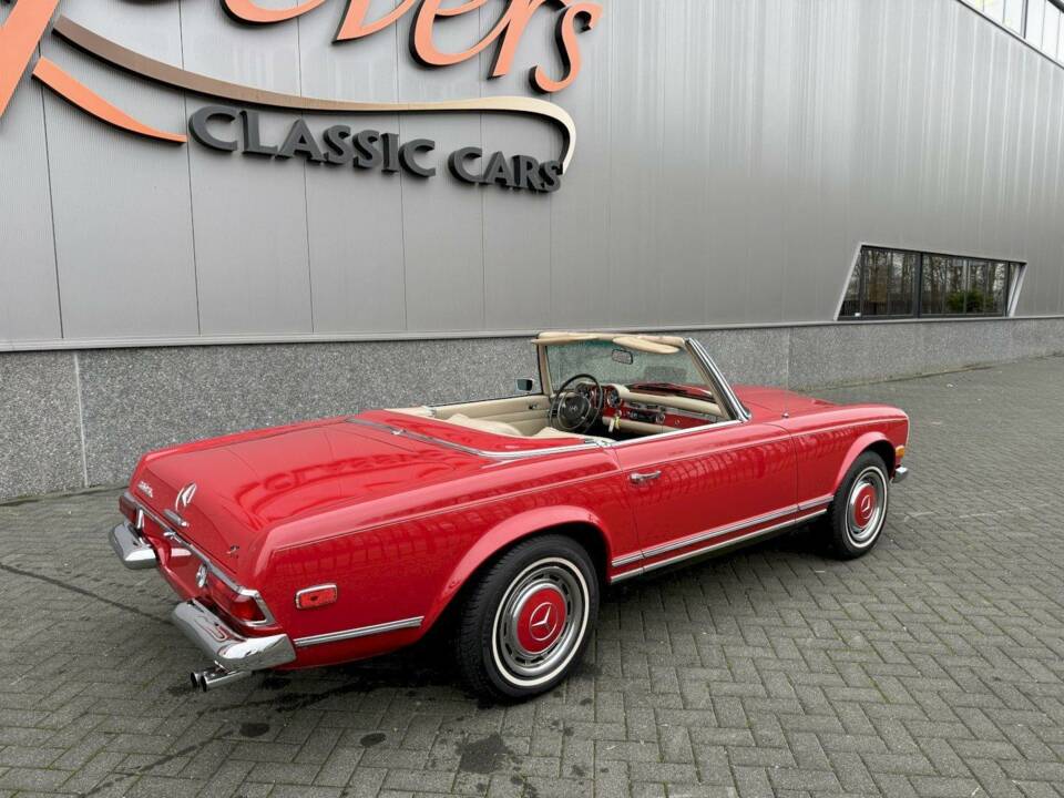 Image 3/36 de Mercedes-Benz 280 SL (1968)