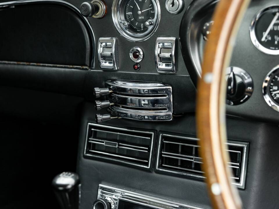 Afbeelding 33/50 van Aston Martin DB 6 (1967)