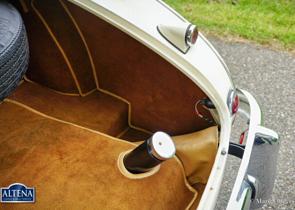 Image 48/50 of Austin-Healey 100&#x2F;4 (BN1) (1955)