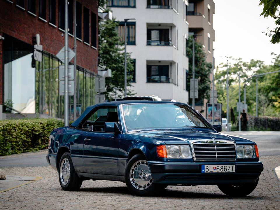 Obraz 4/50 pojazdu Mercedes-Benz 300 CE-24 (1992)