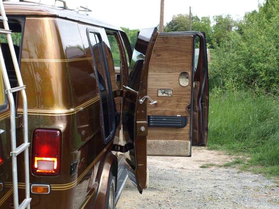 Immagine 13/143 di Dodge B 200 Sportsman (1978)