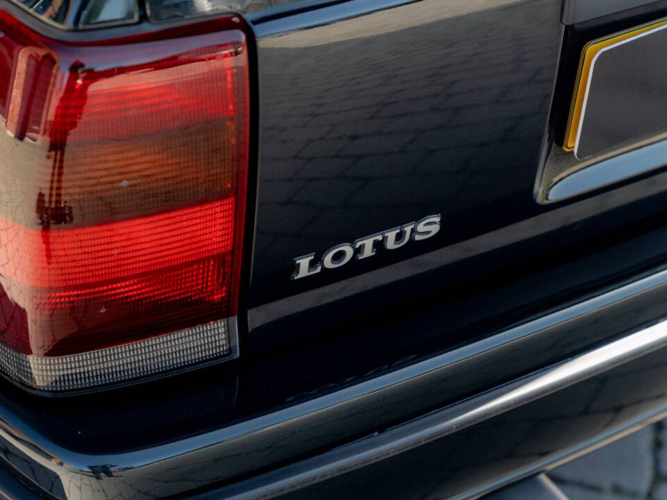 Image 71/75 of Lotus Carlton (1991)