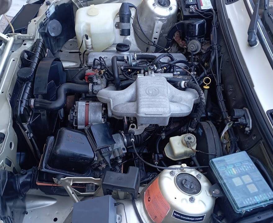 Image 41/51 of BMW 318i (1985)