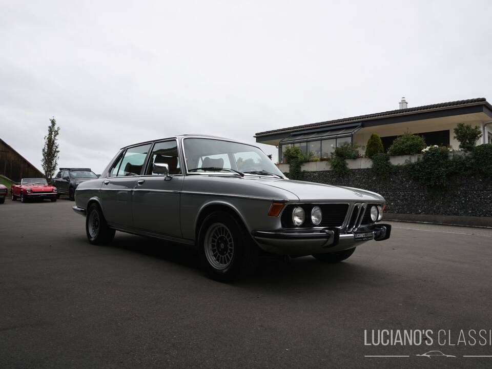 Image 16/76 de BMW 3,3 L (1975)