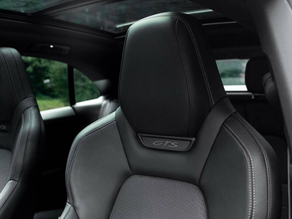 Image 8/13 of Porsche Macan GTS (2026)