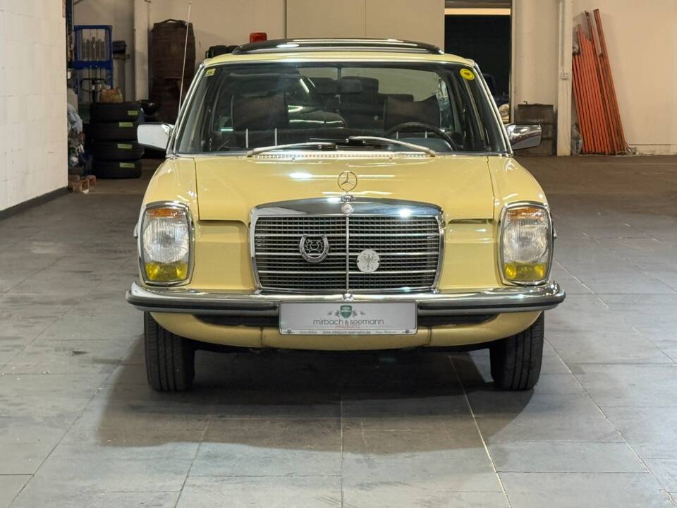 Immagine 16/35 di Mercedes-Benz 200 (1975)