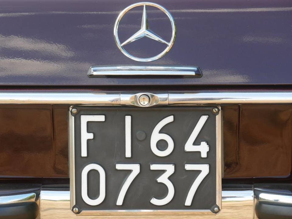 Afbeelding 11/49 van Mercedes-Benz 220 (1972)