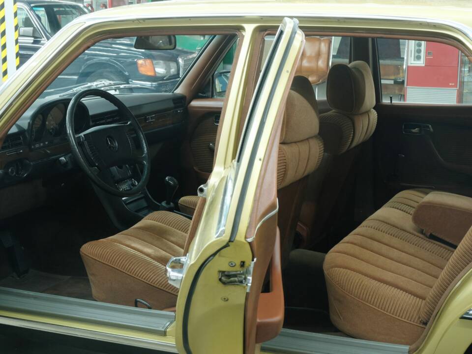 Image 19/50 de Mercedes-Benz 280 SE (1975)