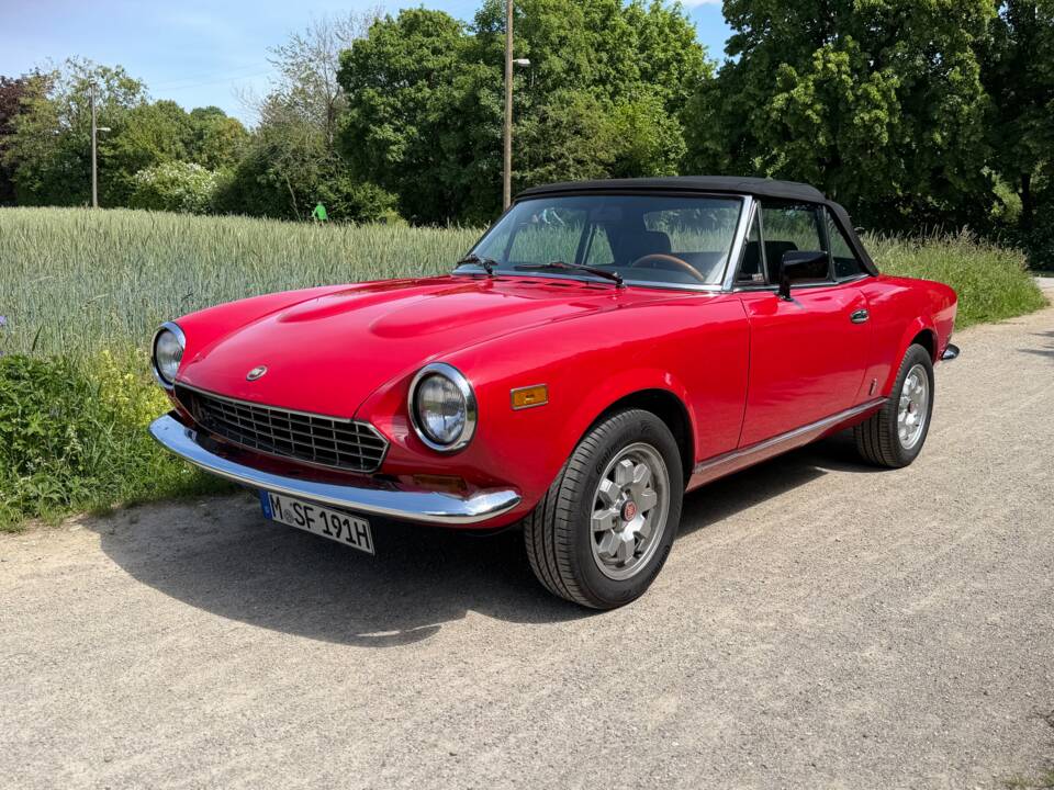 Image 41/51 of FIAT 124 Spider CS2 (1982)