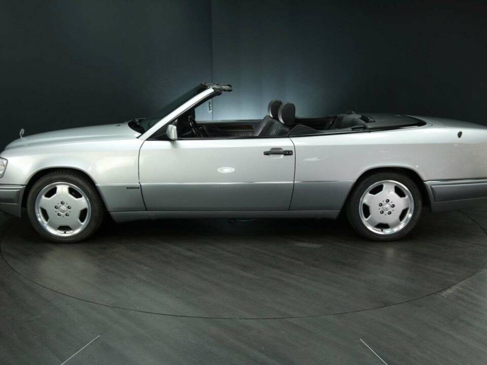Immagine 3/30 di Mercedes-Benz E 320 &quot;Final Edition&quot; (1997)