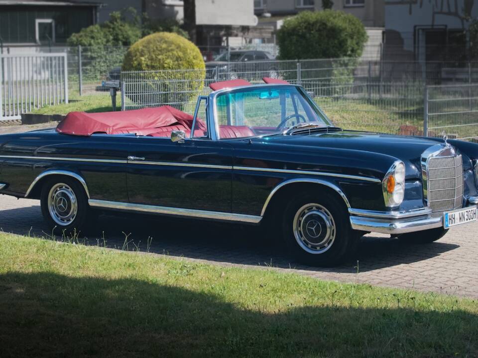 Image 1/39 of Mercedes-Benz 300 SE (1962)