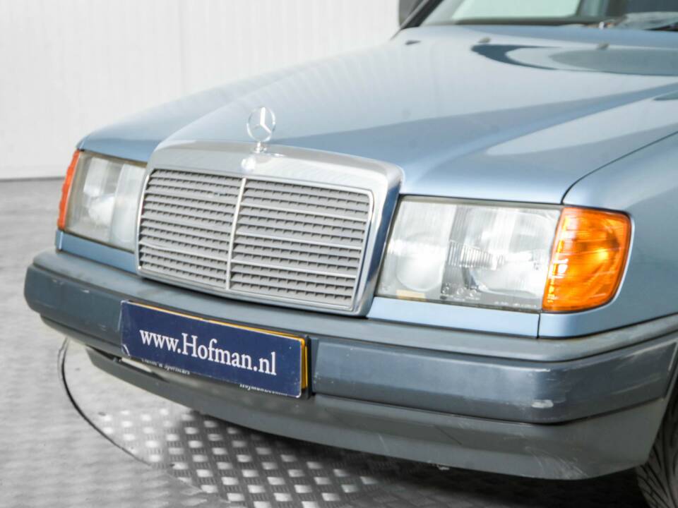 Bild 18/50 von Mercedes-Benz 230 E (1985)
