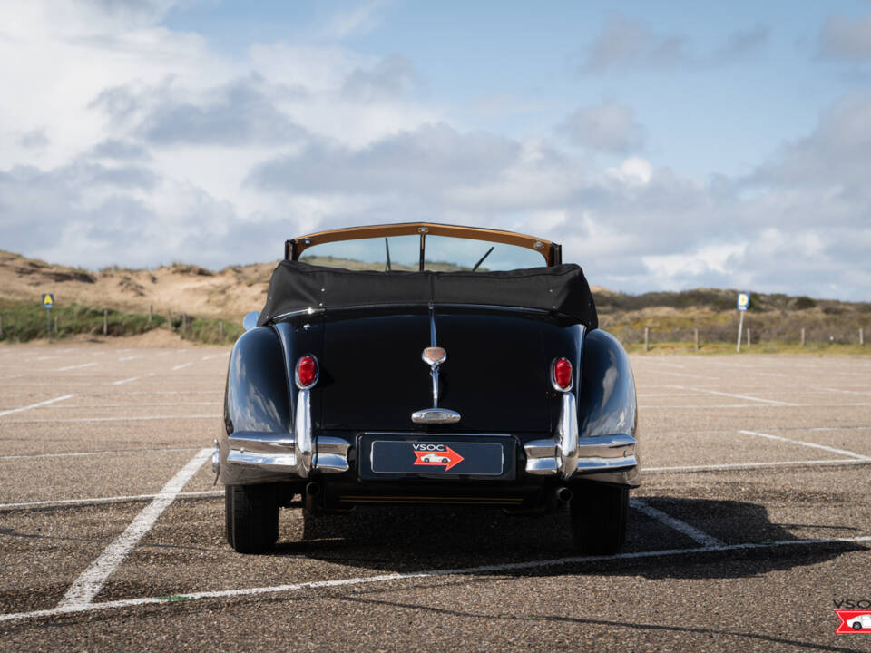 Afbeelding 18/47 van Jaguar XK 140 DHC (1956)