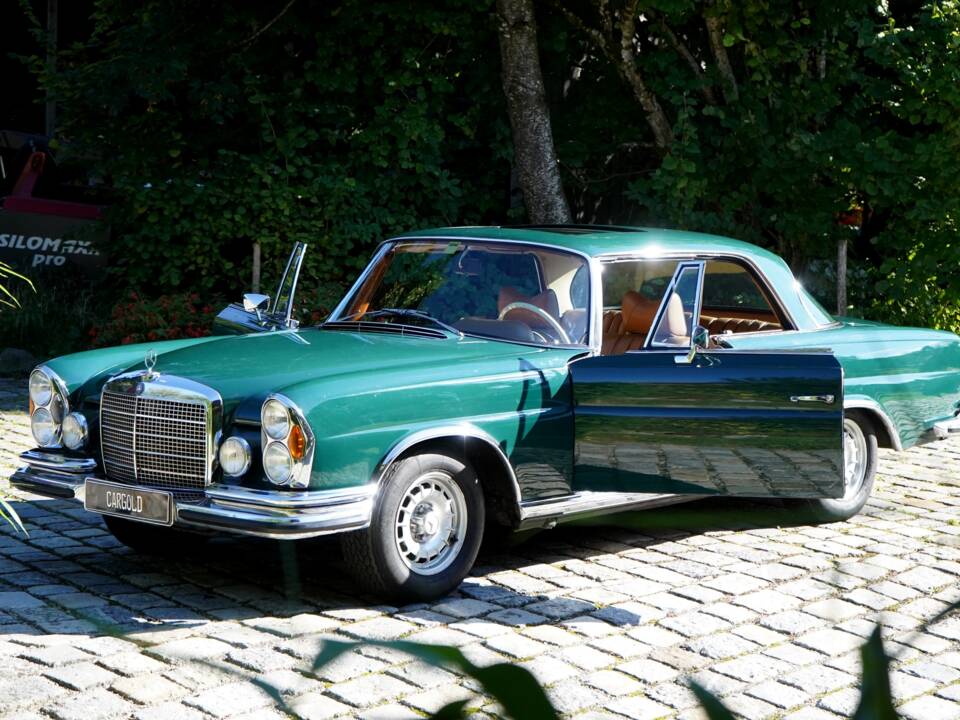 Image 3/17 de Mercedes-Benz 280 SE 3,5 (1970)