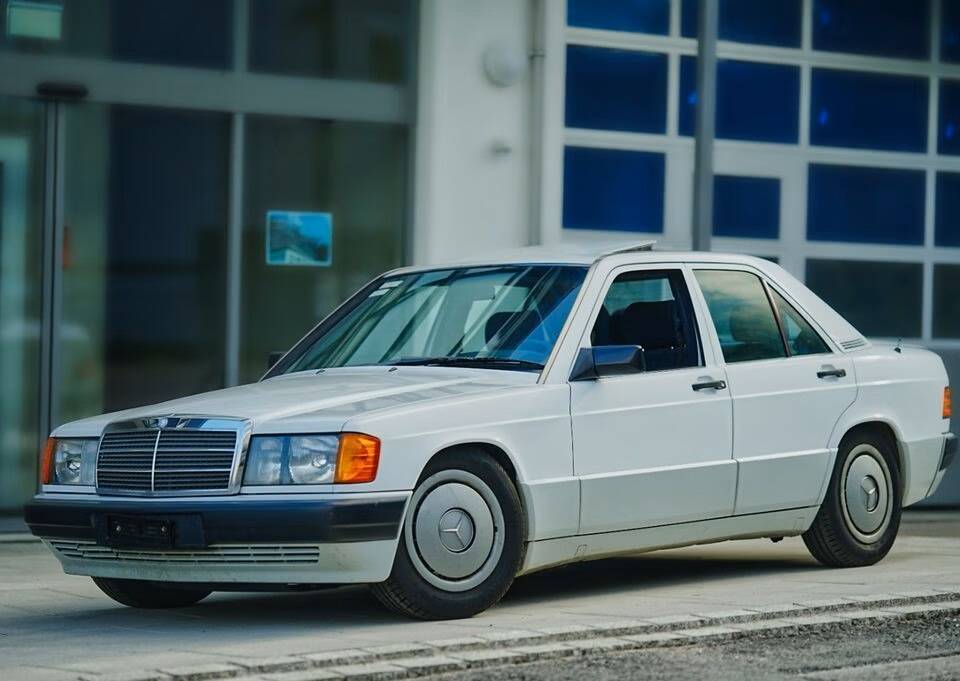 Afbeelding 3/8 van Mercedes-Benz 190 E 2.6 (1990)