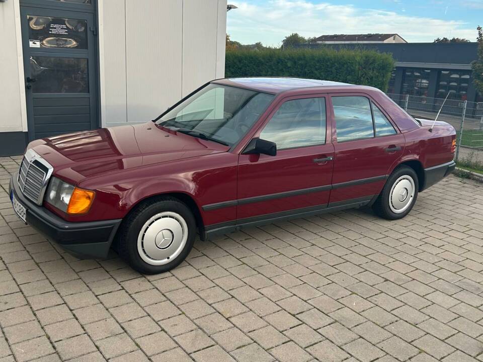 Image 3/10 de Mercedes-Benz 200 D (1989)