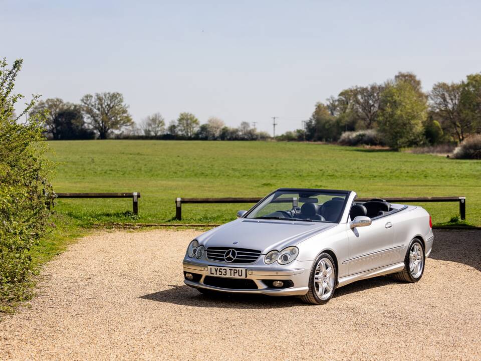Image 46/50 of Mercedes-Benz CLK 55 AMG (2003)