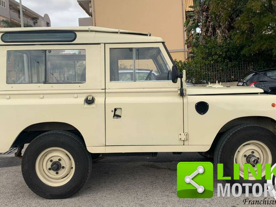 Image 6/10 of Land Rover 88 (1983)