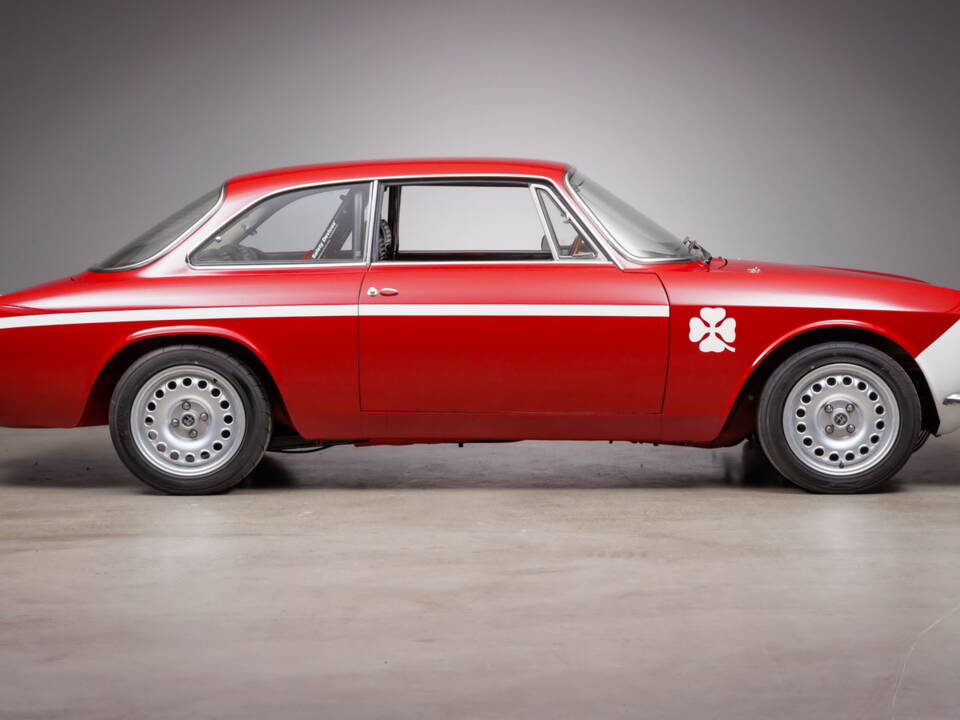 Bild 3/30 von Alfa Romeo Giulia 1300 GT Junior (1974)