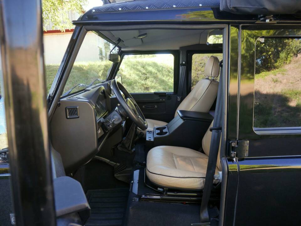 Image 20/50 of Land Rover Defender 110 (1900)