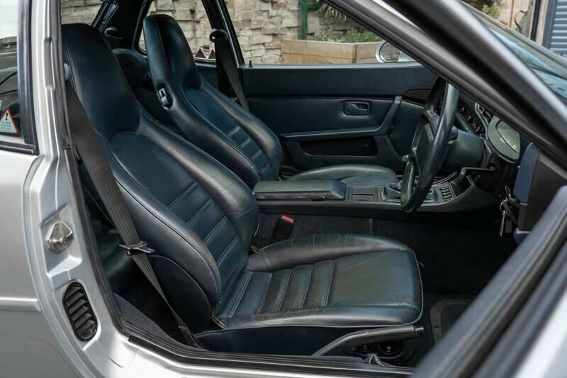 Immagine 43/50 di Porsche 944 Turbo (1990)